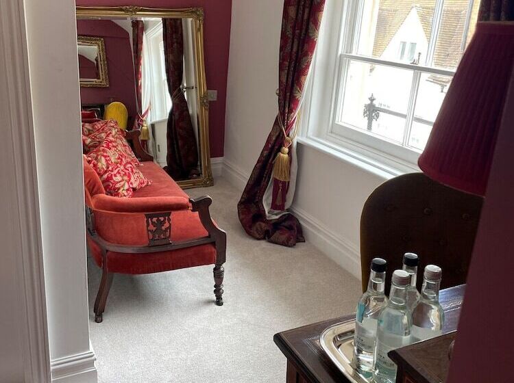 Номер Стандарт, The George Inn