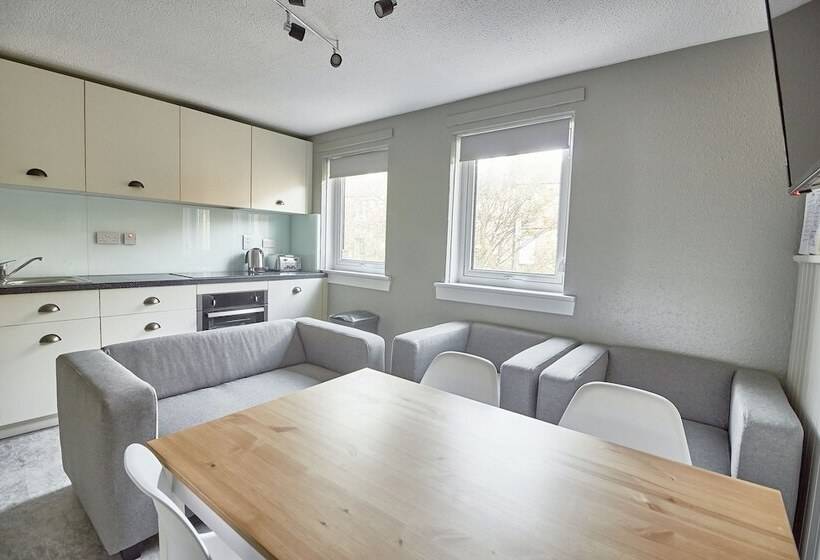 4ベッドルームアパートメント, Destiny Student Meadow Court Campus Accommodation