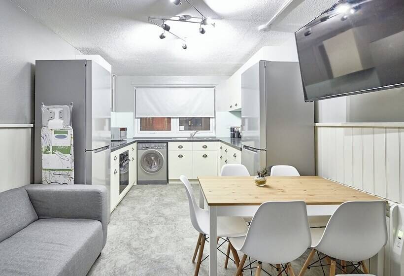 4ベッドルームアパートメント, Destiny Student Meadow Court Campus Accommodation