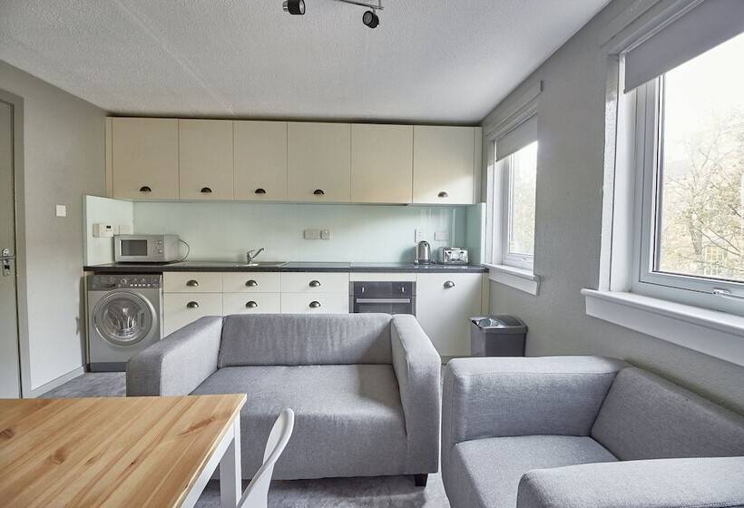 4ベッドルームアパートメント, Destiny Student Meadow Court Campus Accommodation