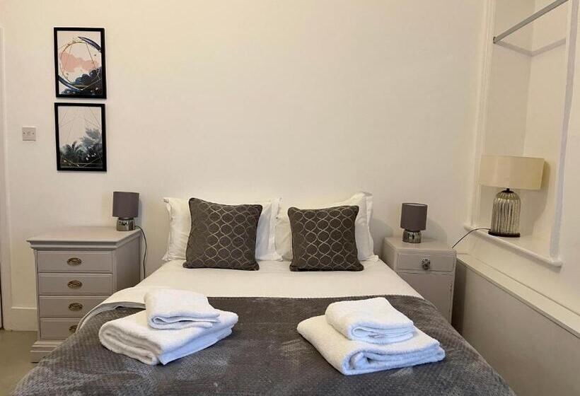 스탠다드 스튜디오, X Hotel Brunswick Square