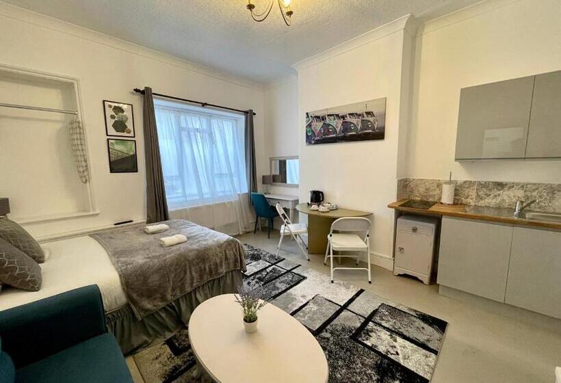 스탠다드 스튜디오, X Hotel Brunswick Square