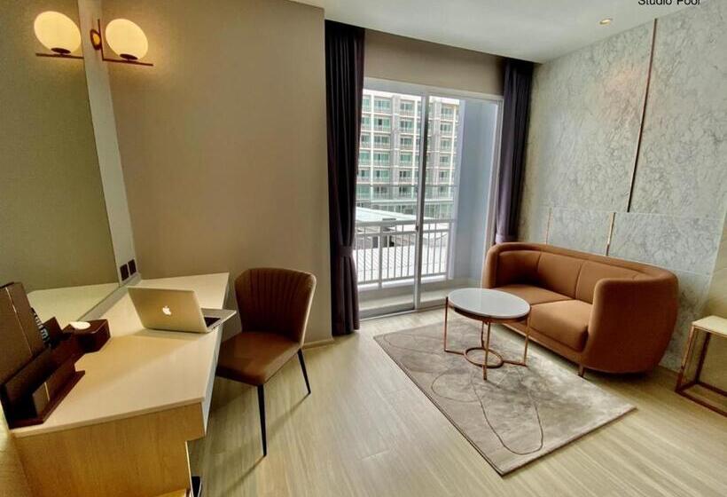 스탠다드 스튜디오 풀장 전망, Golden City Rayong