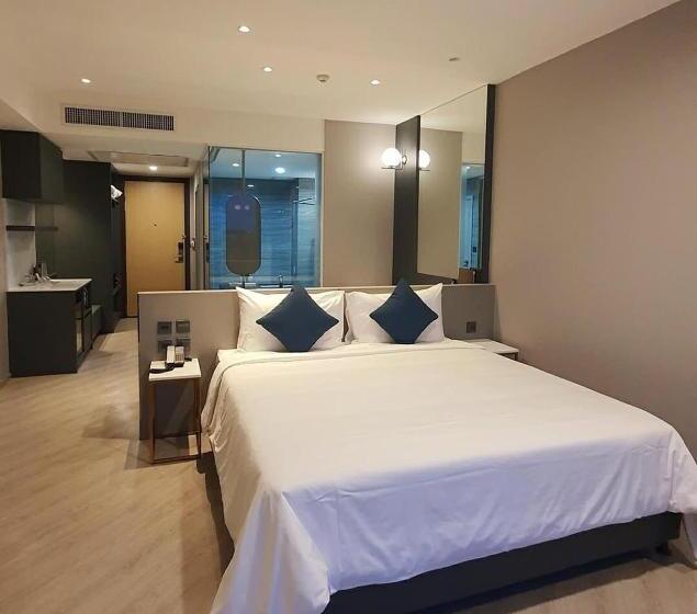 استودیو استاندارد با چشم‌انداز, Golden City Rayong