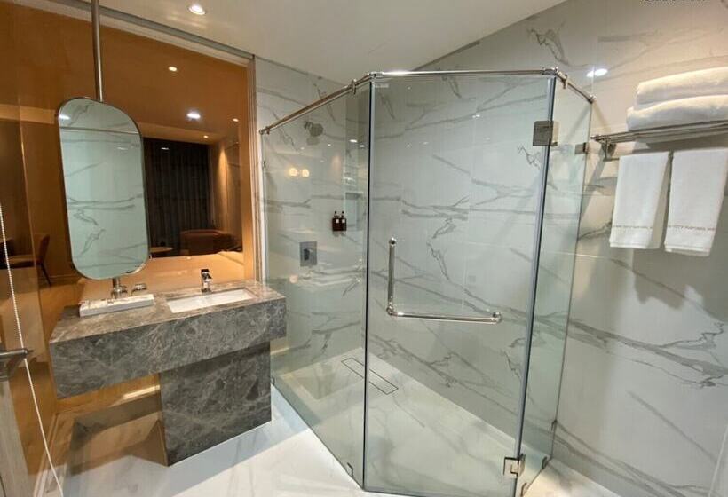 استودیوی استاندارد, Golden City Rayong