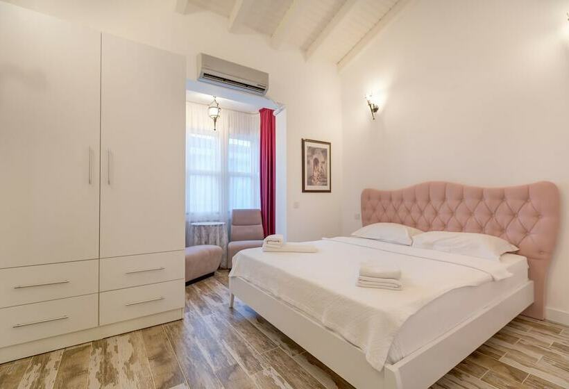 带1个卧室的别墅, Alaroof