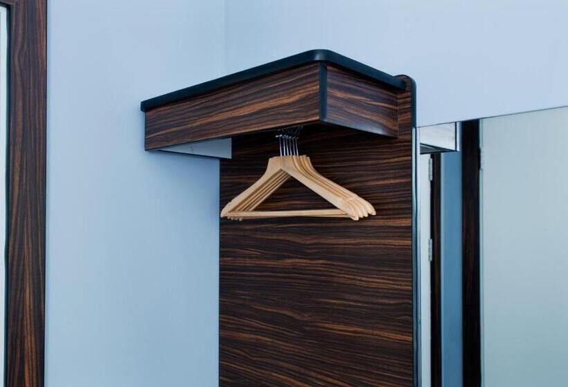 اتاق استاندارد, Angus