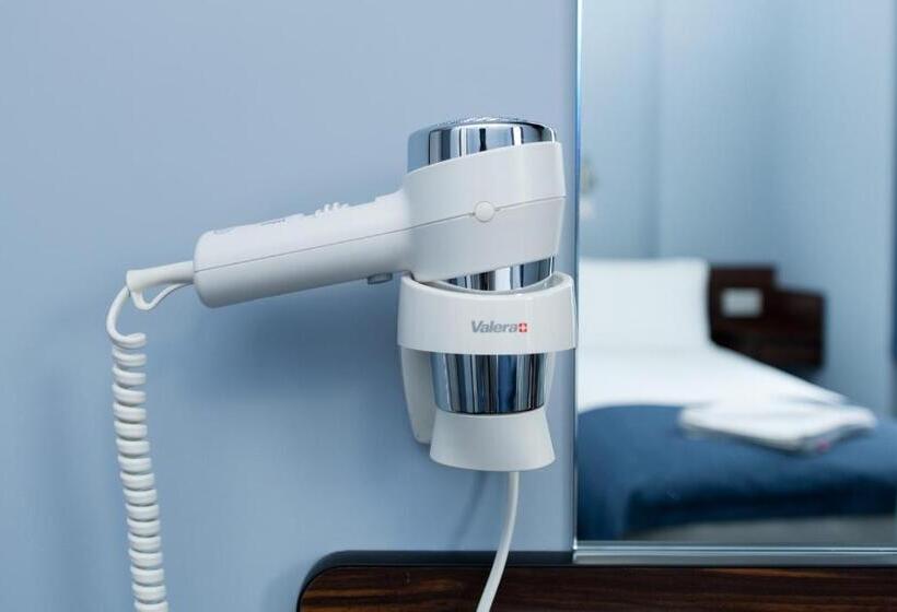 اتاق استاندارد, Angus