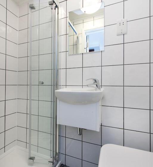 اتاق استاندارد یک نفره, Angus