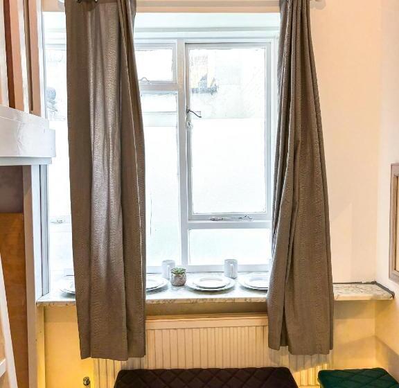 패밀리 스튜디오, X Hotel Brunswick Square