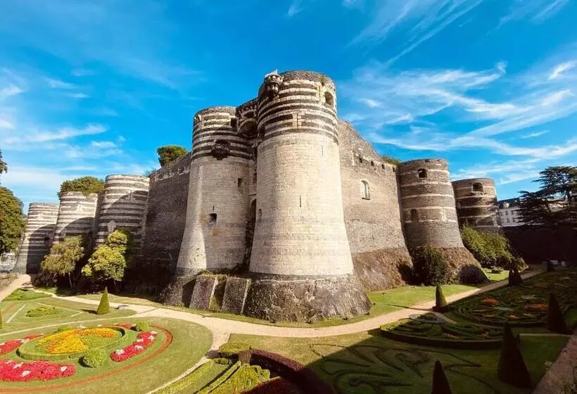 アウトサイドクラシックルーム, Logis Hôtels  Hôtel Marguerite D Anjou Angers Château
