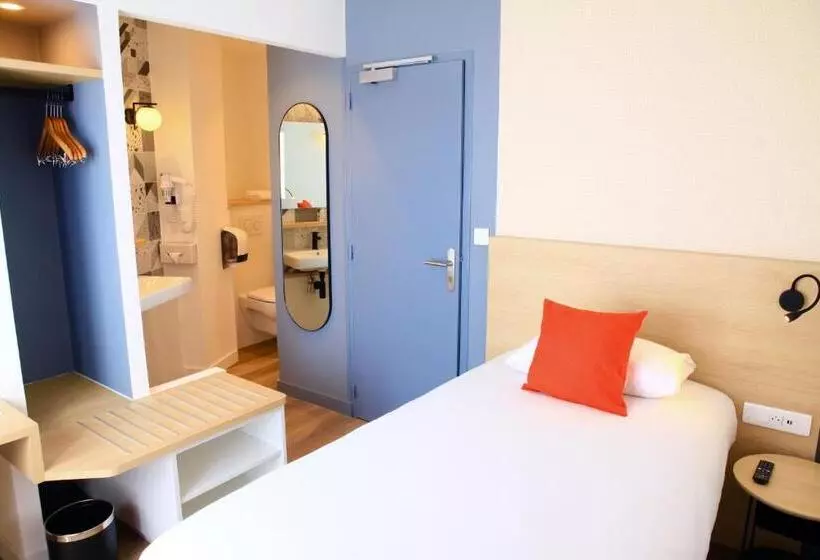 スタンダードシングルルーム, Logis Hôtels  Hôtel Marguerite D Anjou Angers Château