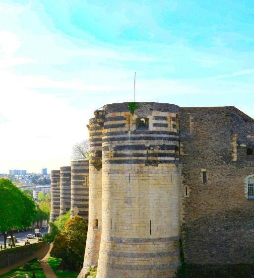 اتاق کلاسیک سه تخته, Logis Hôtels Hôtel Marguerite D Anjou Angers Château