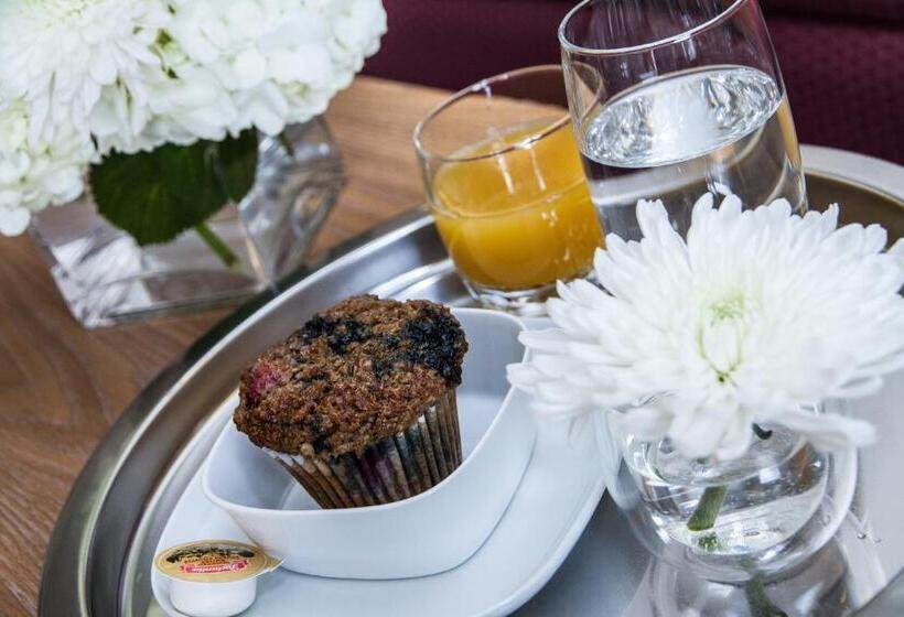 带2个双人床的标准工作室, Rideau Heights Inn