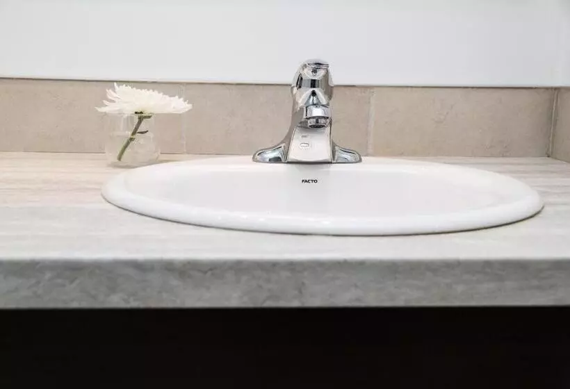 اتاق استاندارد با 2 تخت دوبل, Rideau Heights Inn