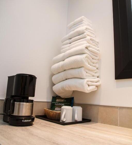 带2个双人床的标准工作室, Rideau Heights Inn