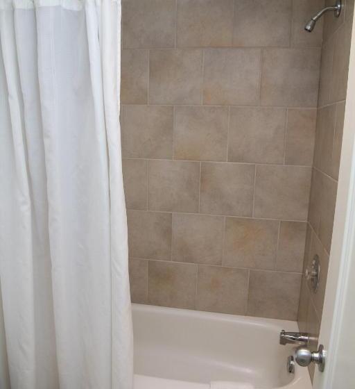 带2个双人床的标准工作室, Rideau Heights Inn