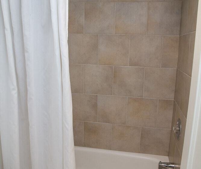 带2个双人床的标准工作室, Rideau Heights Inn