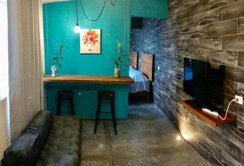 Studio Deluxe, Zyan Rooms