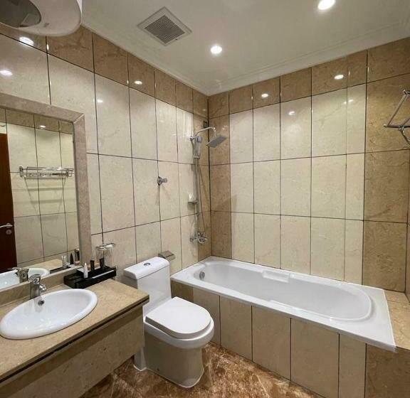 Студия Стандарт, فندق وريف الشرق