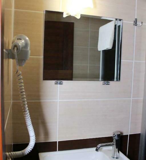 エコノミールーム, Sinopsis Resort Otel