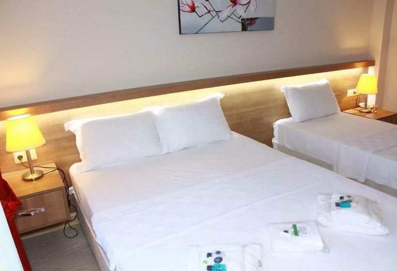 Economy Triple Room, Sinopsis Resort Otel