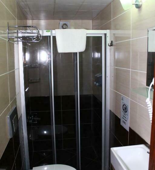 エコノミートリプルルーム, Sinopsis Resort Otel