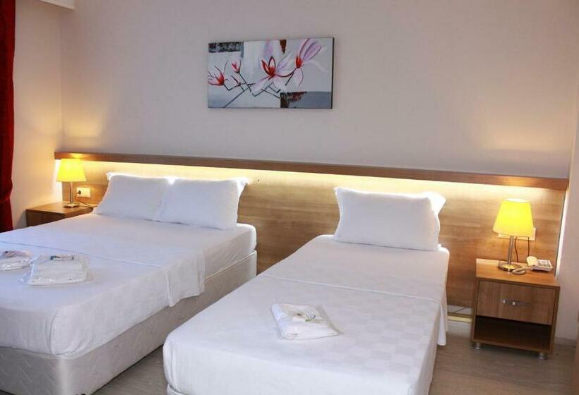 エコノミートリプルルーム, Sinopsis Resort Otel