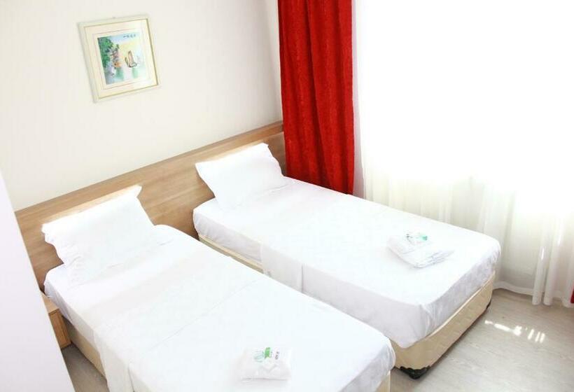 اتاق اکونومی, Sinopsis Resort Otel