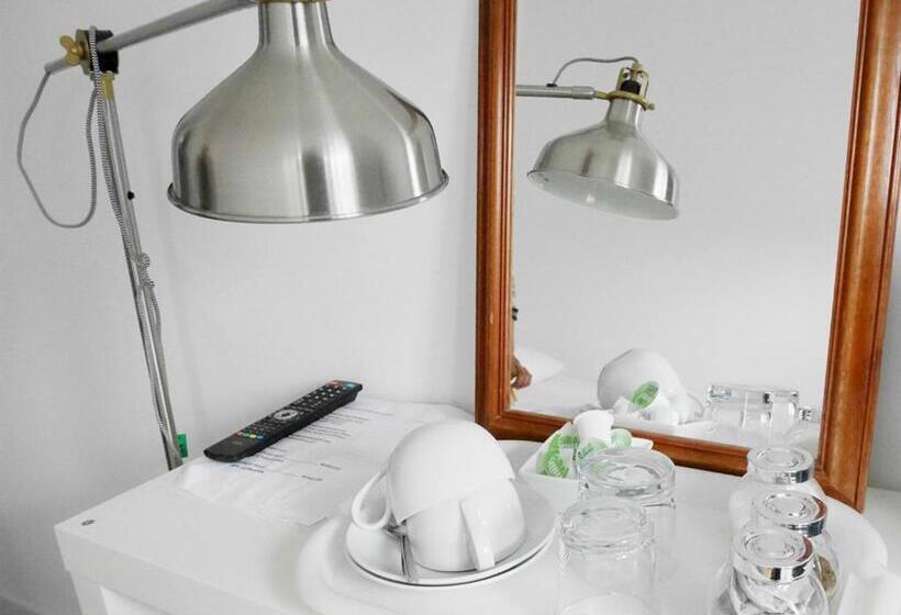 اتاق استاندارد با سرویس بهداشتی مشترک, Kew Studios And Rooms