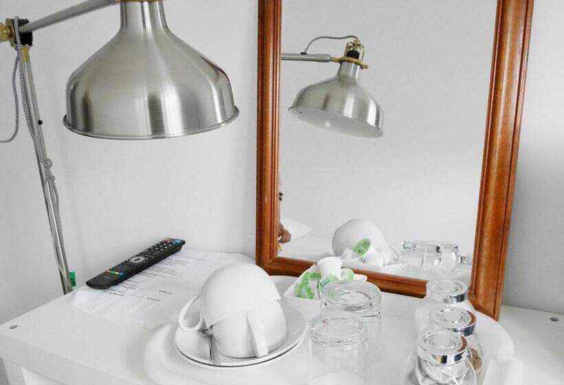 اتاق استاندارد با سرویس بهداشتی مشترک, Kew Studios And Rooms