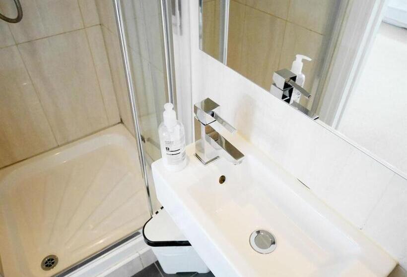 اتاق استاندارد چهار تخته, Kew Studios And Rooms