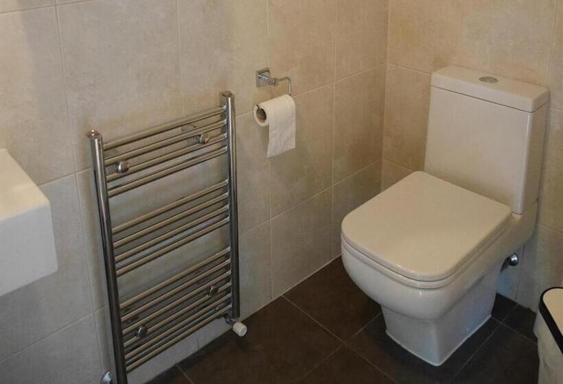 اتاق استاندارد چهار تخته, Kew Studios And Rooms