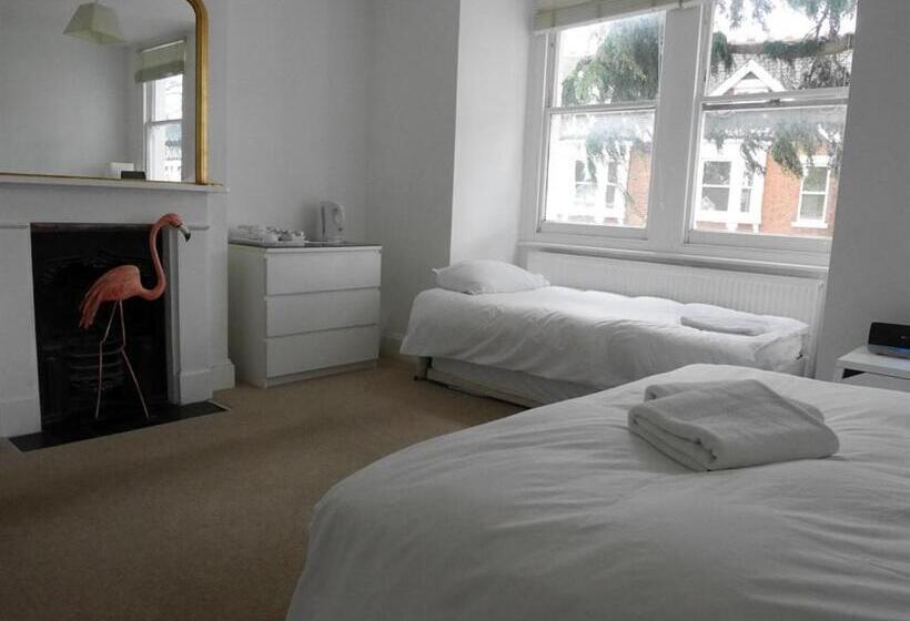 غرفة قياسية رباعية, Kew Studios And Rooms