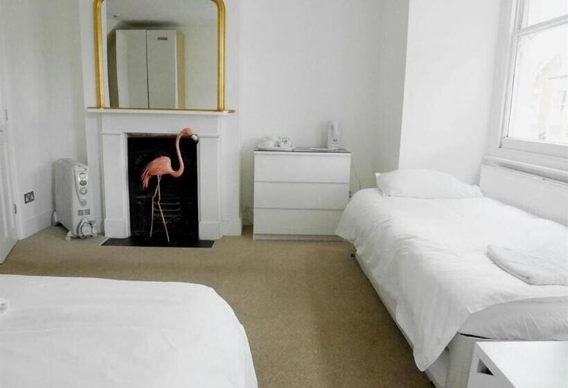 اتاق استاندارد چهار تخته, Kew Studios And Rooms