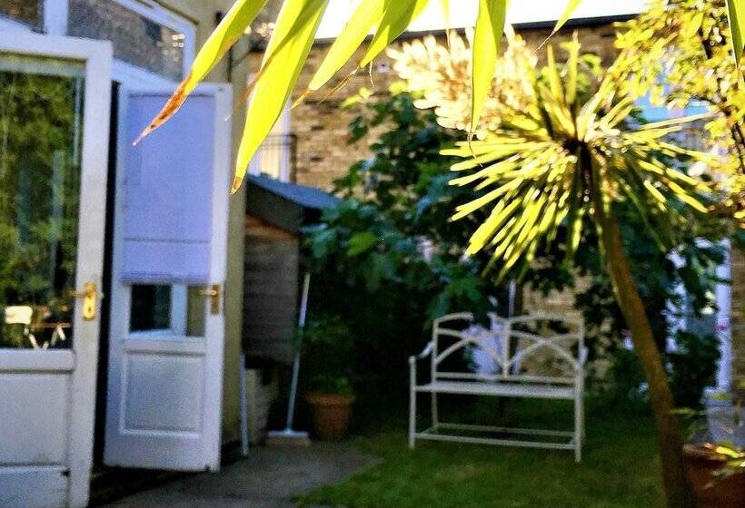 استودیوی استاندارد, Kew Studios And Rooms