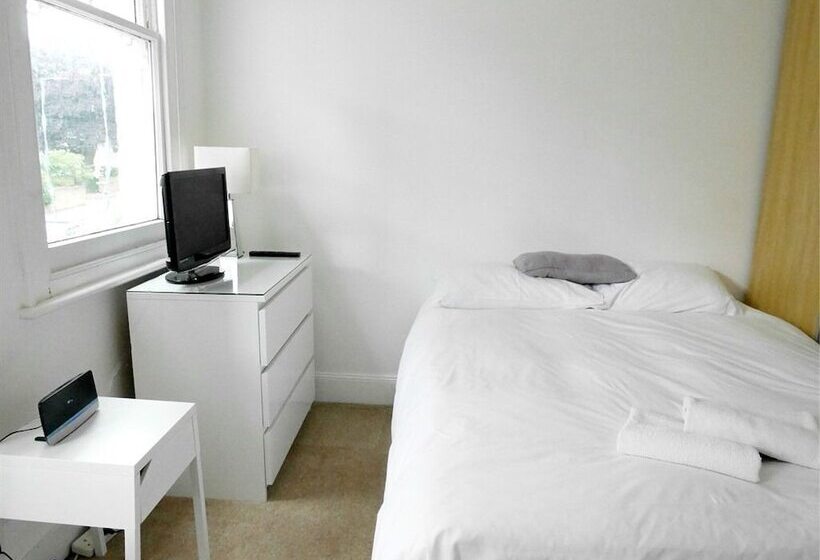 غرفة قياسية حمام مشترك, Kew Studios And Rooms