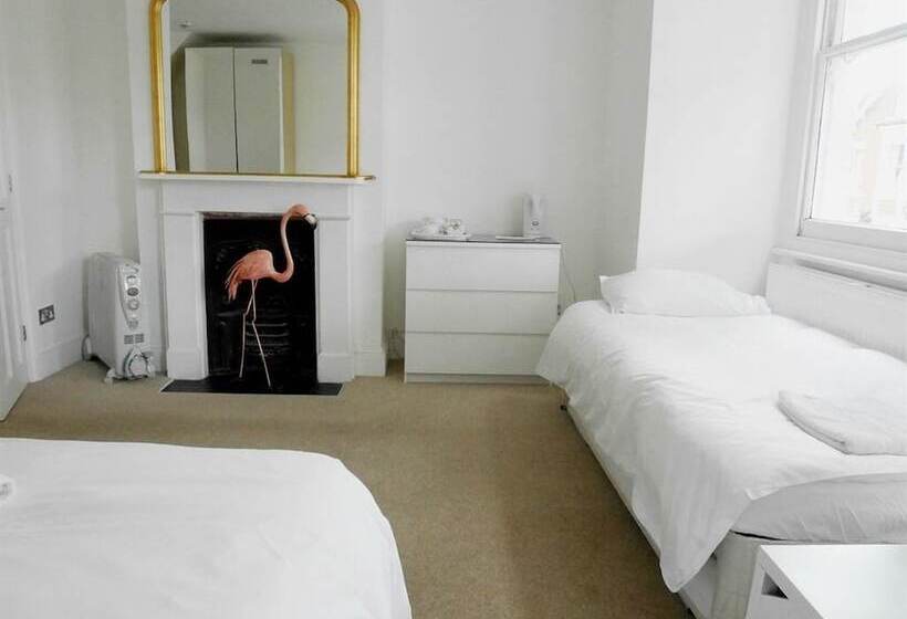 اتاق استاندارد چهار تخته, Kew Studios And Rooms