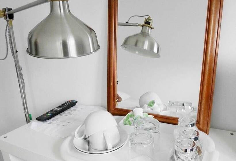 اتاق استاندارد چهار تخته, Kew Studios And Rooms