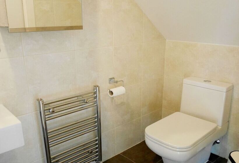 غرفة قياسية رباعية, Kew Studios And Rooms