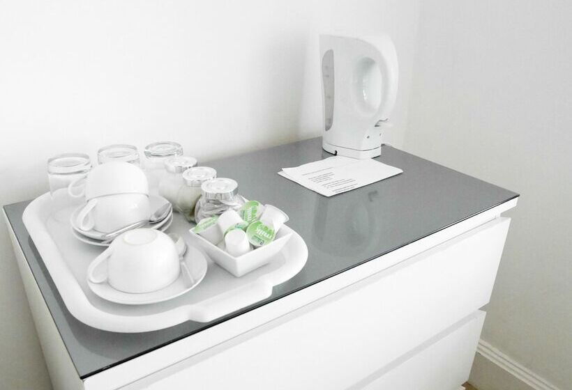 اتاق استاندارد چهار تخته, Kew Studios And Rooms