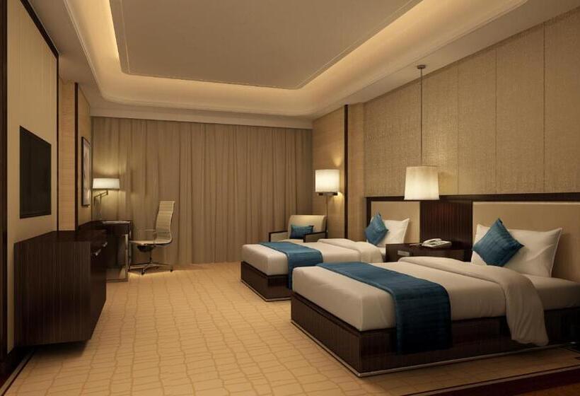 Deluxe room with river view, Crowne Plaza Guangzhou Zengcheng, An Ihg Hotel  Canton Fair Free Shuttle Bus