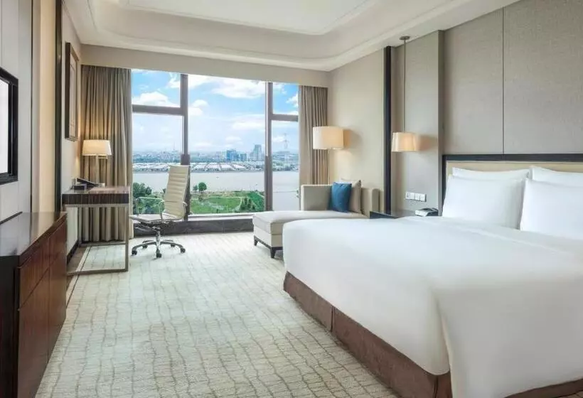 キングサイズベッドのデラックスルーム, Crowne Plaza Guangzhou Zengcheng, An Ihg Hotel  Canton Fair Free Shuttle Bus