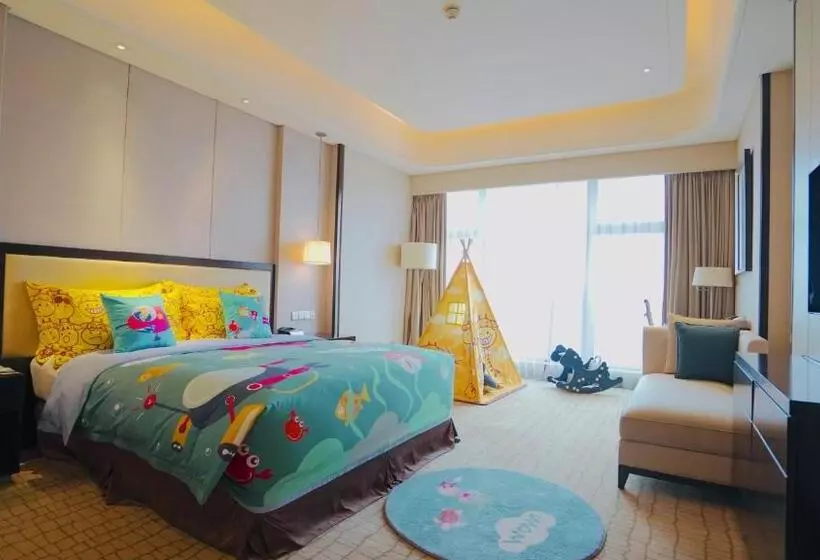 キングサイズベッドのデラックスルーム, Crowne Plaza Guangzhou Zengcheng, An Ihg Hotel  Canton Fair Free Shuttle Bus