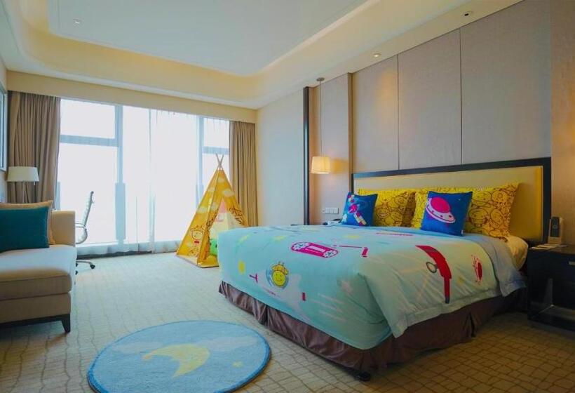 キングサイズベッドのデラックスルーム, Crowne Plaza Guangzhou Zengcheng, An Ihg Hotel  Canton Fair Free Shuttle Bus