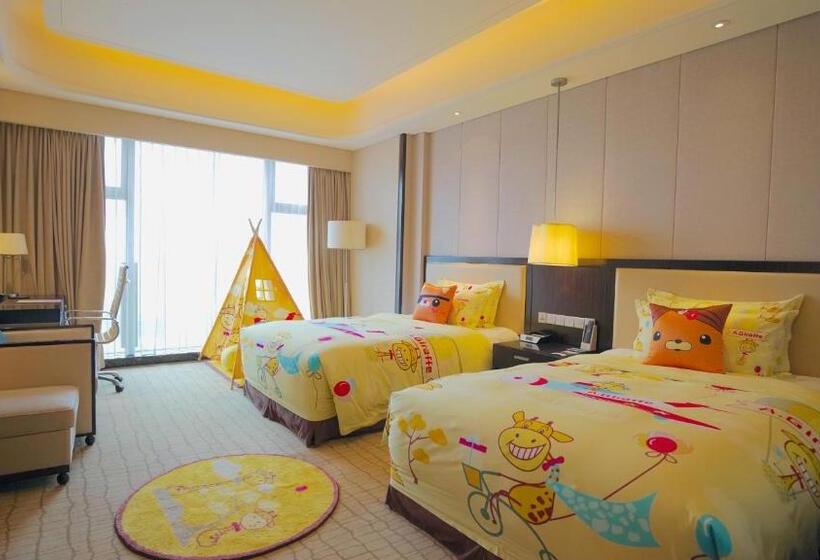 Deluxe room with river view, Crowne Plaza Guangzhou Zengcheng, An Ihg Hotel  Canton Fair Free Shuttle Bus