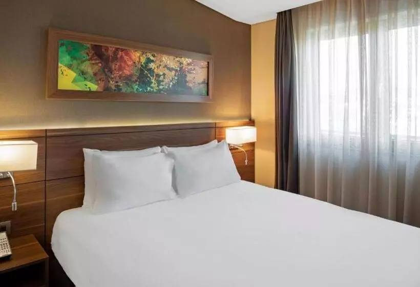 اتاق استاندارد یک نفره, Holiday Inn Istanbul   Kadikoy, An Ihg