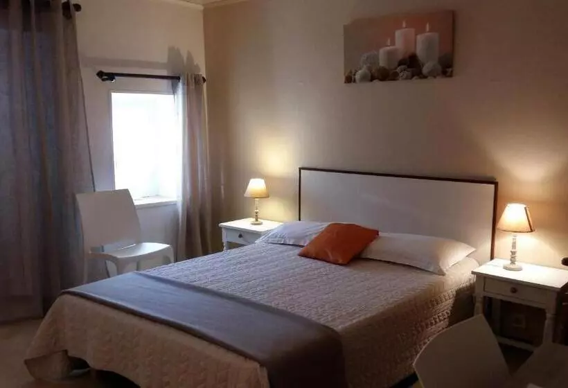 Standard Triple Room, Hôtel La Gravenne