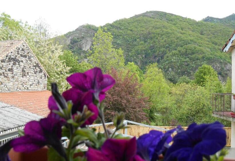 Номер Стандарт Трехместный, Hôtel La Gravenne