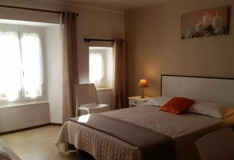 Standard Triple Room, Hôtel La Gravenne